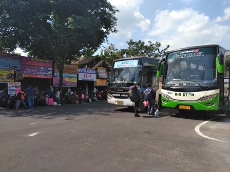 Terminal Jombor Sleman Dipadati Pemudik