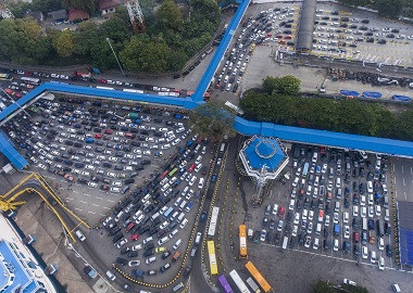 Puncak Mudik Pelabuhan Merak Diprediksi Malam Ini