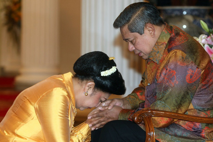 Ani Yudhoyono Santap Sahur di Lorong Istana
