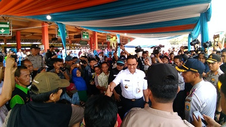 Anies Tinjau Arus Mudik di Kampung Rambutan