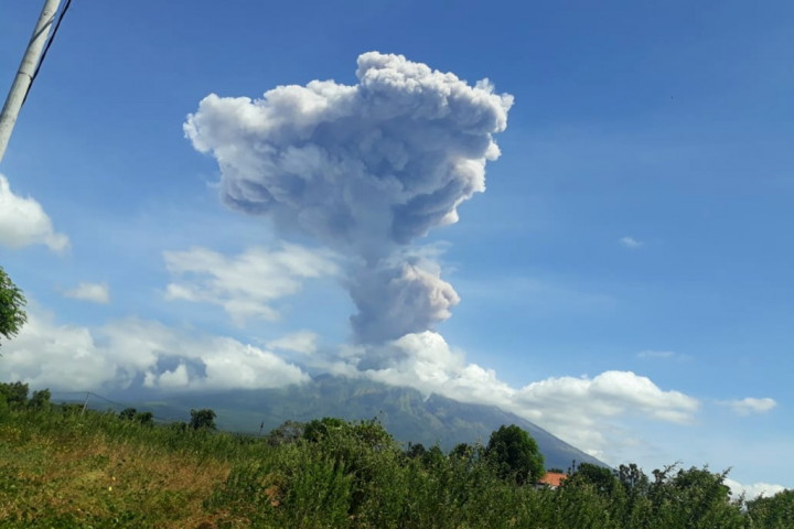 Kemenhub: Erupsi Gunung Agung tak Ganggu Penerbangan