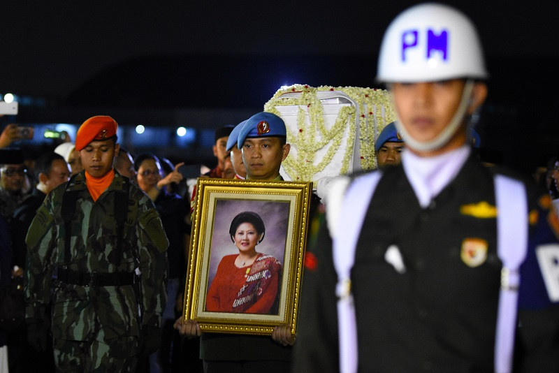 Jenazah Ibu Negara Ani Yudhoyono tiba di Bandara Halim Perdanakusuma, Sabtu, 1 Juni 2019. ANT/Riyal Hidayat.