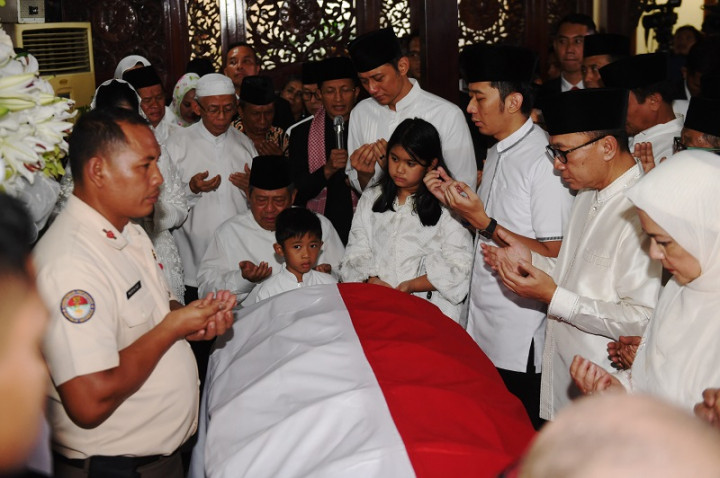 Ani Yudhoyono Berperan Besar dalam Keberhasilan SBY