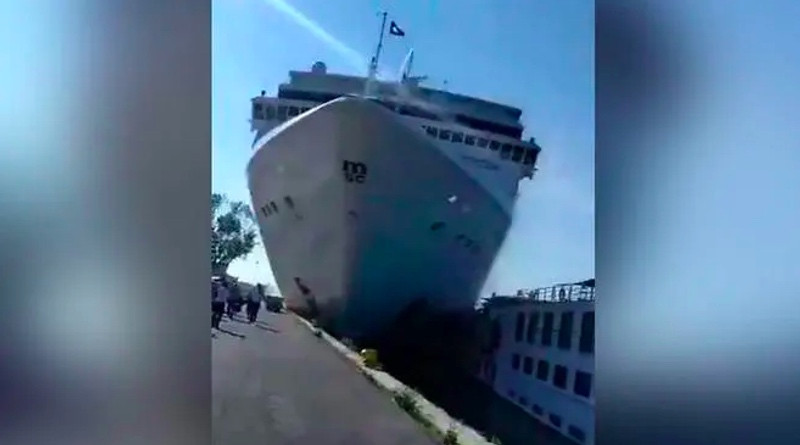 Kapal pesiar MSC Opera menabrak dermaga di Venesia, Italia. (Foto: Twitter/Capricon Trader).