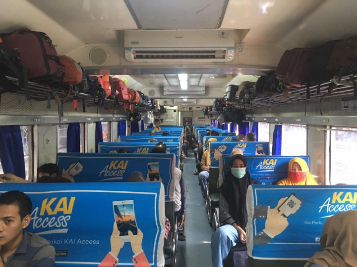 195.130 Warga Mudik Lewat Stasiun Senen