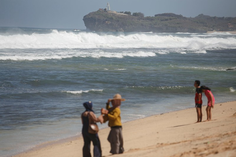 Wisatawan Pantai Gunungkidul Diminta Waspada Ubur Ubur