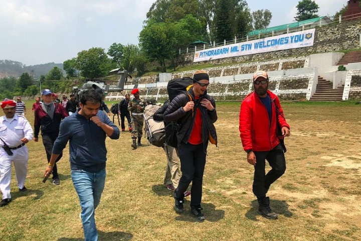 Penyelamat Mencari Pendaki Gunung Himalaya yang Hilang