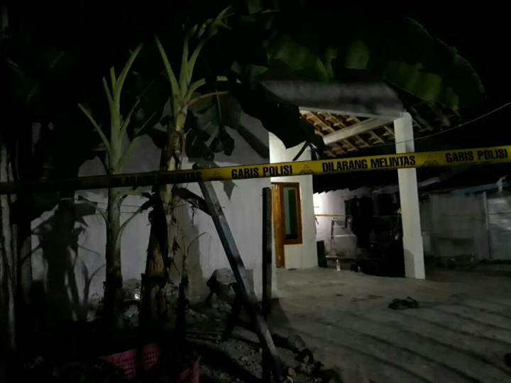 Polisi Sita Sejumlah Barang dari Rumah Pelaku Bom Bunuh Diri