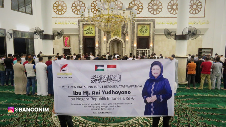 Warga Palestina Salat Gaib untuk Ani Yudhoyono