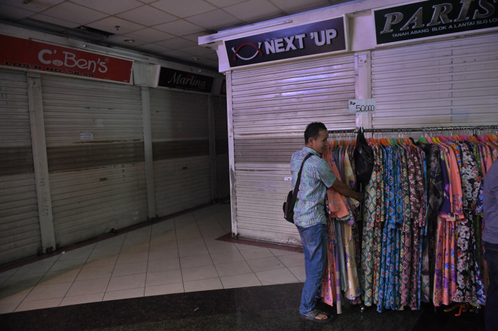 Pasar Tanah Abang Mulai Tutup