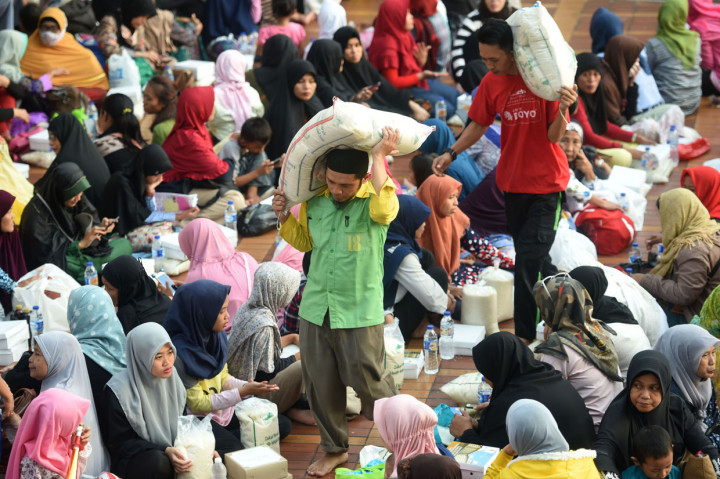 Masjid Istiqlal Bagikan 27,5 Ton Beras Zakat Fitrah