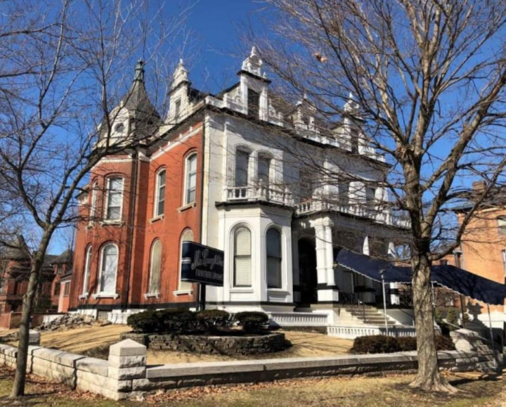 Lima Bangunan Mewah dengan Harga Murah