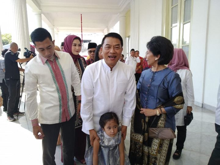 Menteri Susi Hingga Moeldoko Antre Salaman dengan Jokowi