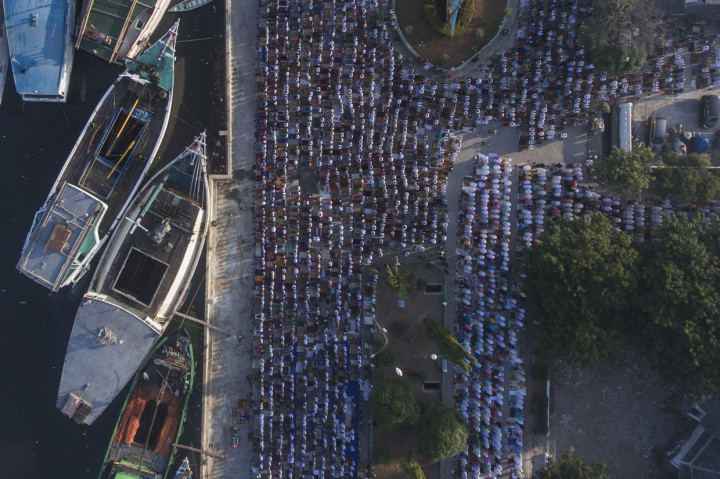 Suasana Salat Id di Pelabuhan Sunda Kelapa