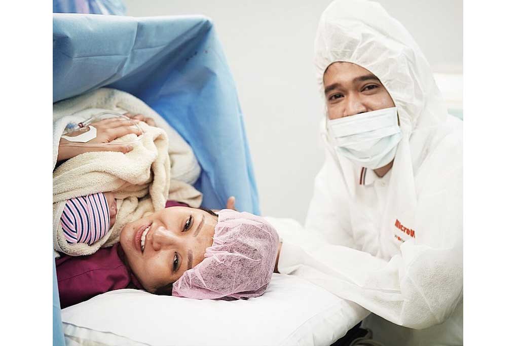 Ruben menemani Sarwendah dalam proses kelahiran putri kedua (Foto: Instagram @ruben_onsu)
