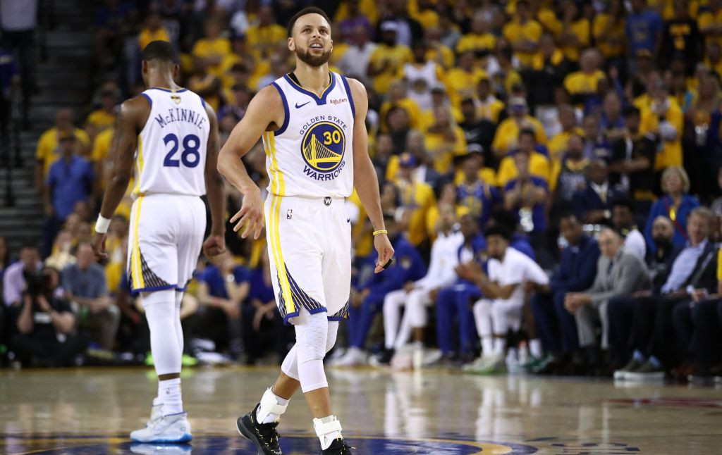 Ekspresi kekecewaan Stephen Curry usai Golden State Warriors dikalahkan Toronto Raptors (Foto: AFP/Ezra Shaw)