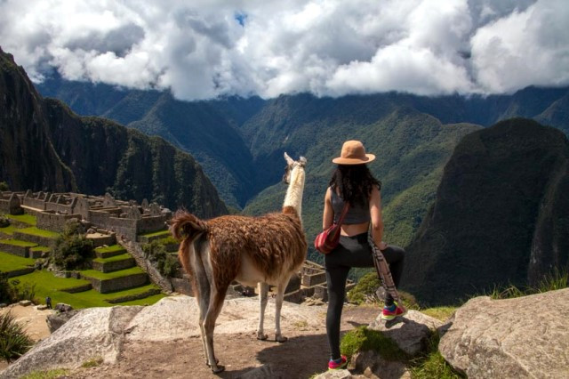 Peru adalah tanah pegunungan dan Anda harus menangani ketinggian tapi dengan pemandangan yang memesona. (Foto: Courtesy of Travellushes.com)