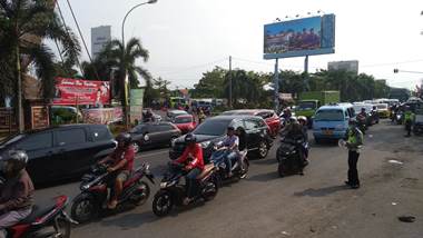 H+2 Lebaran Jalur Pantura Cirebon Merayap