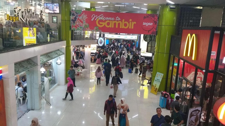Arus Mudik di Stasiun Gambir Masih Tinggi