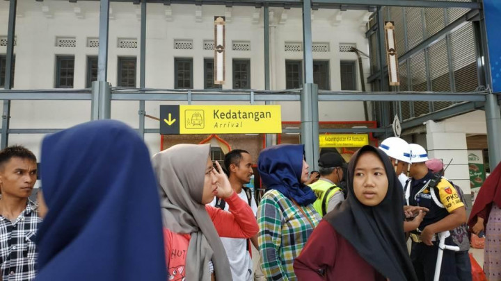 Stasiun Senen Kedatangan 20 Ribu Pemudik