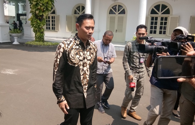 Tokoh Partai Demokrat Agus Harimurti Yudhoyono mengunjungi Istana Negara. Foto: Medcom.id/Achmad Zulfikar Fazli.