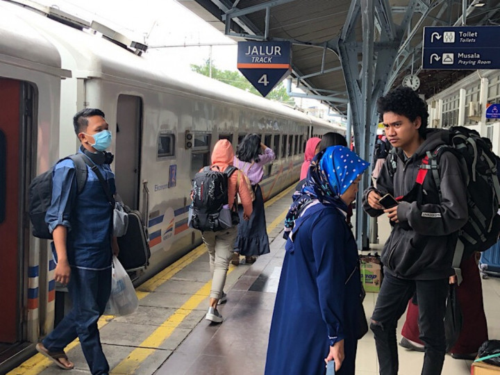 Stasiun Pasar Senen Sambut Kepulangan Pemudik