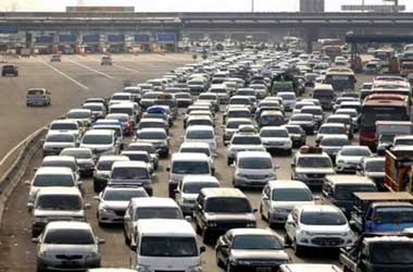 Atur Jarak Aman Mobil di Kondisi Macet