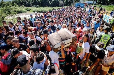 Ribuan Warga Venezuela Menyeberang ke Kolombia