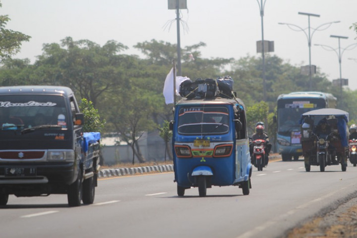 Minggu Pagi Jalur Pantura Cirebon Ramai Lancar