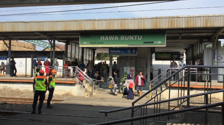 Warga Tangsel Andalkan KRL untuk Bepergian Silaturahmi