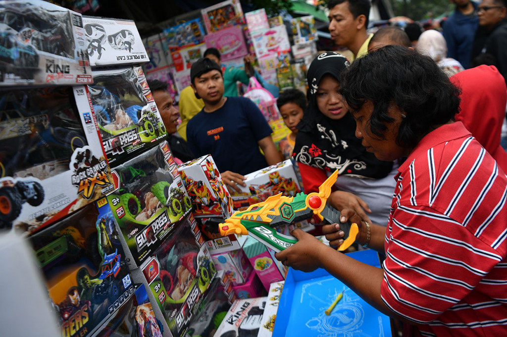 Berburu Mainan  Anak  di  Pasar  Gembrong 