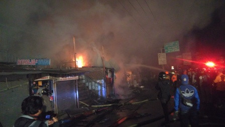 Puluhan Kios Pasar Ujungberung Bandung Ludes Terbakar