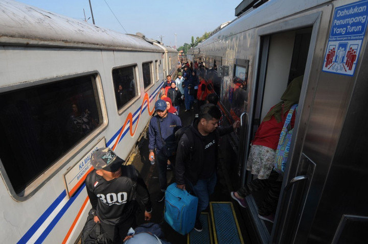 Pemudik Menggunakan Kereta Api Naik 9 Persen
