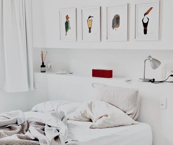 Para pakar menyarankan untuk mengatur suhu kamar tidur yang tepat agar Anda mudah tertidur lelap. (Foto: Pexels.com)