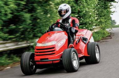 Mesin Pemotong Rumput Rasa Mobil Balap ala Meat Neal