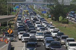 Lima Ribu Mobil Masuk ke Jabodetabek Hari Ini