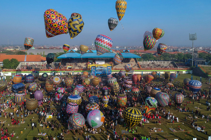 Ratusan Peserta Meriahkan Festival Balon Pekalongan