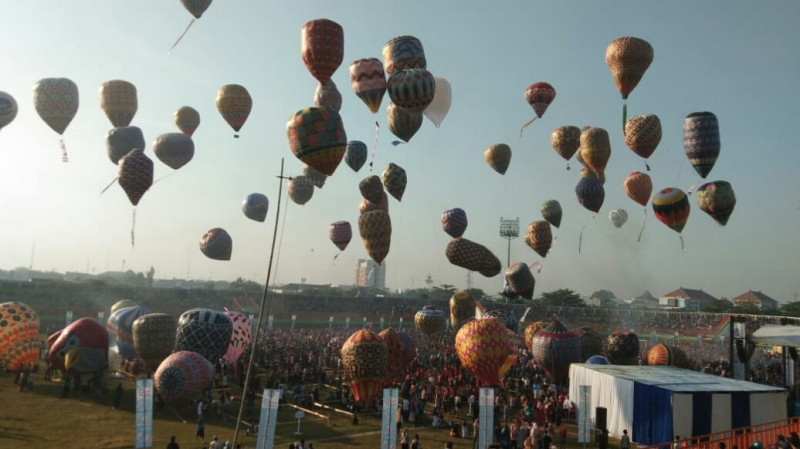 Warga Pekalongan, Jawa Tengah menggelar Balloon Festival di Stadion Hoegeng, Kota Pekalongan, Jawa Tengah, Rabu, 12 Juni 2019.MEDIA INDONESIA/ Koresponden Akhmad Safuan.