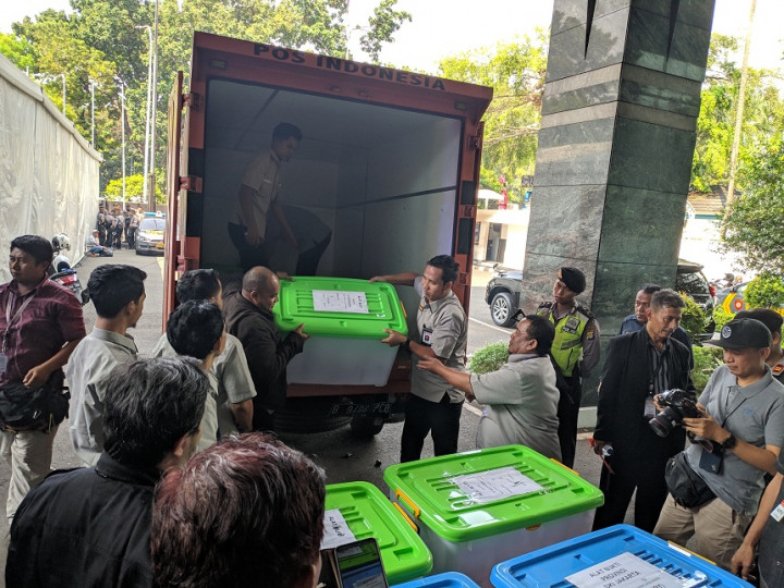 KPU Buktikan Keseriusan Lewat 272 Boks Kontainer Alat Bukti