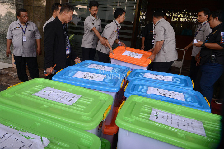 KPU dan Bawaslu Serahkan Berkas ke MK