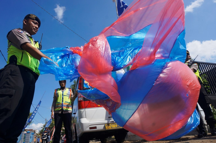 Ganggu Penerbangan, Belasan Balon Udara Disita di Pekalongan