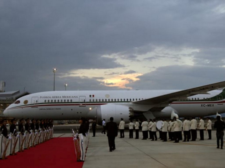 Danai Imigran, Presiden Meksiko Jual Pesawat Kepresidenan