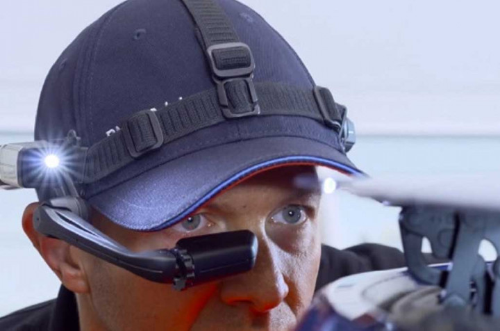 Kacamata Pintar Bantu Mekanik Servis Mobil