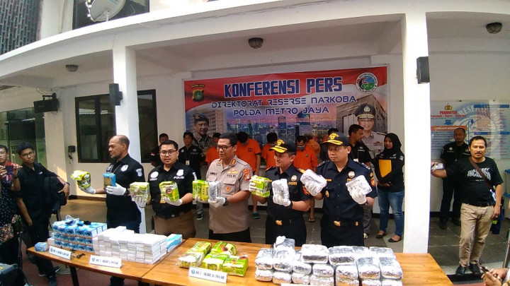 Pengiriman Paket Sabu dalam Ember Cat Digagalkan