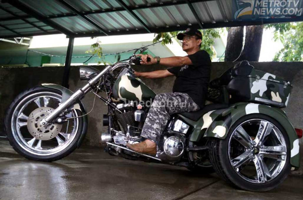 HD Heritage Softail 1998 dimodifikasi menjadi roda tiga. Medcom.id/M. Bagus Rachmanto