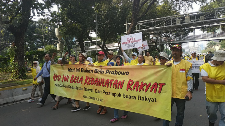 Massa 'Aksi Bukan Bela Prabowo' di Sekitar MK