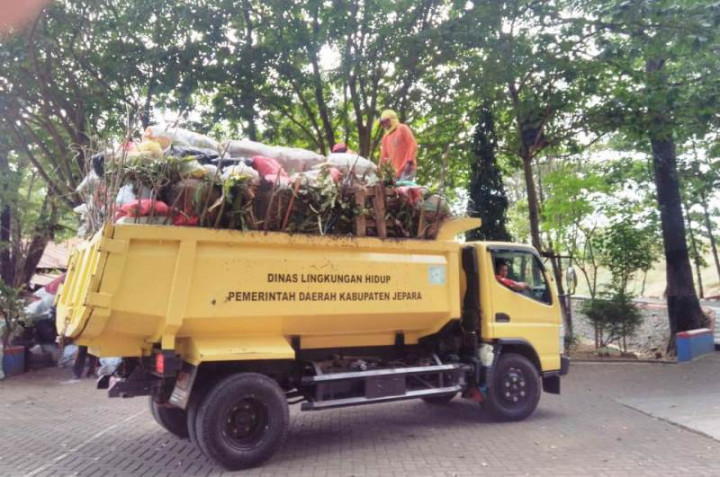 Pemulung Dapat Berkah Sampah Lebaran