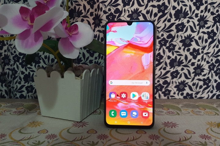 Samsung Galaxy A70, Layar Luas Tanpa Bongsor