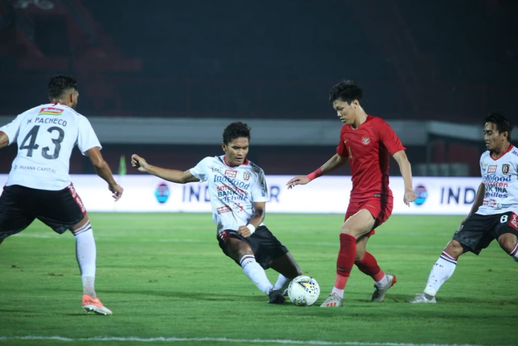 Suasana pertandingan persahabatan antara Bali United vs Indonesia U-23 (baliutd.com)