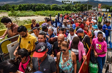 Imigran Venezuela Beramai-ramai Menyeberang ke Peru